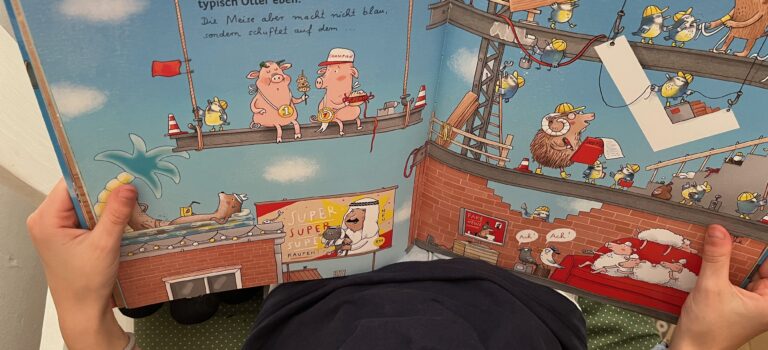 Aus Traumschiff wird Raumschiff und aus Schwätzchen ein Schätzchen: „Das ausgelassene ABC von Ina Hattenhauer“ Nina Lenze_Ina Hattenhauer_Das ausgelassene ABC_Der Otter und die Tauben sind schön gezeichnet