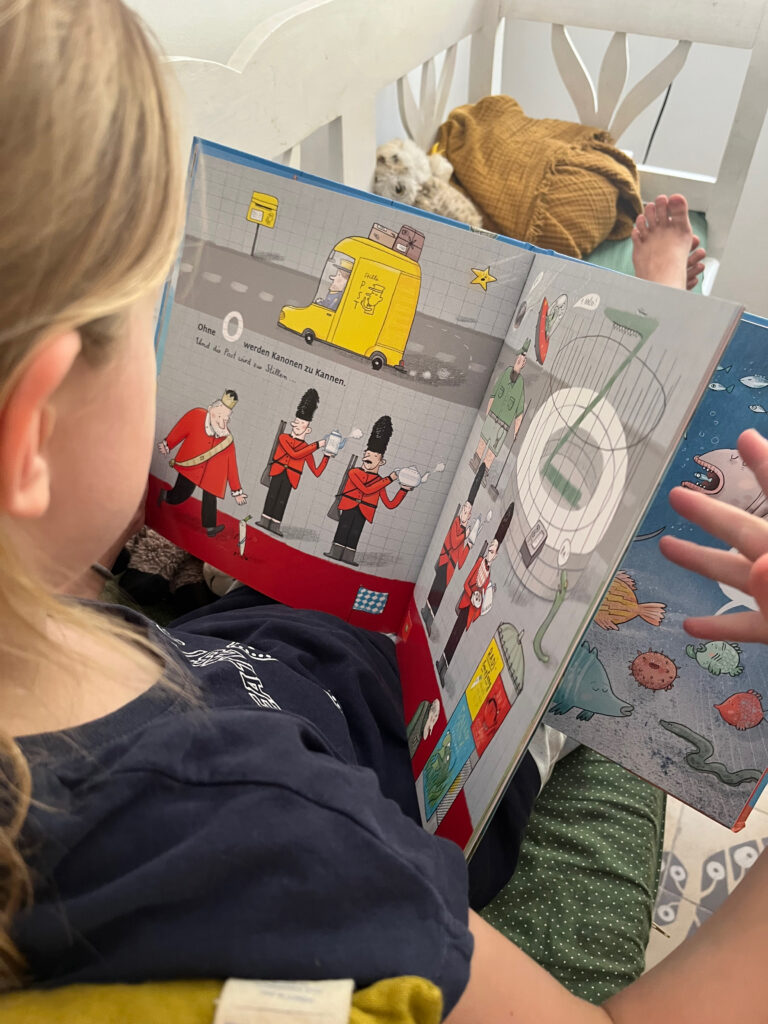 © Nina Lenze. Das ausgelassene ABC von Ina Hattenhauer. Ohne O weden Kanonen zu Kannen