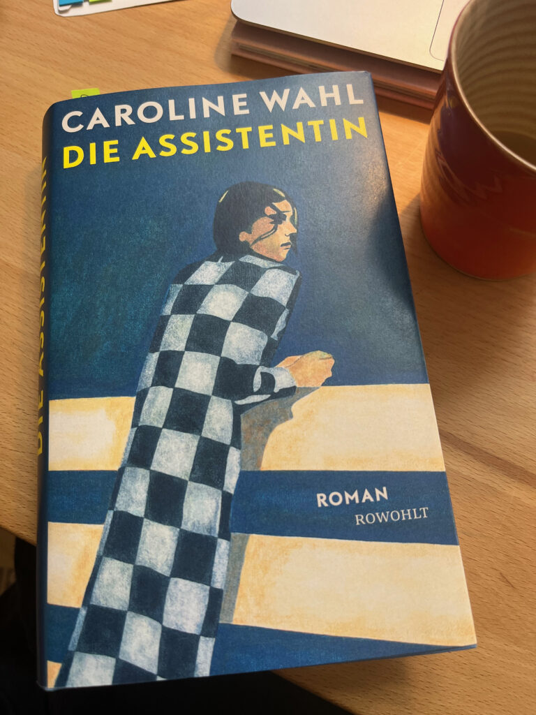 Die Assistentin_Der neue Roman von Caroline Wahl
